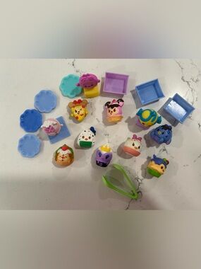 10 Disney Munchlings and accessories